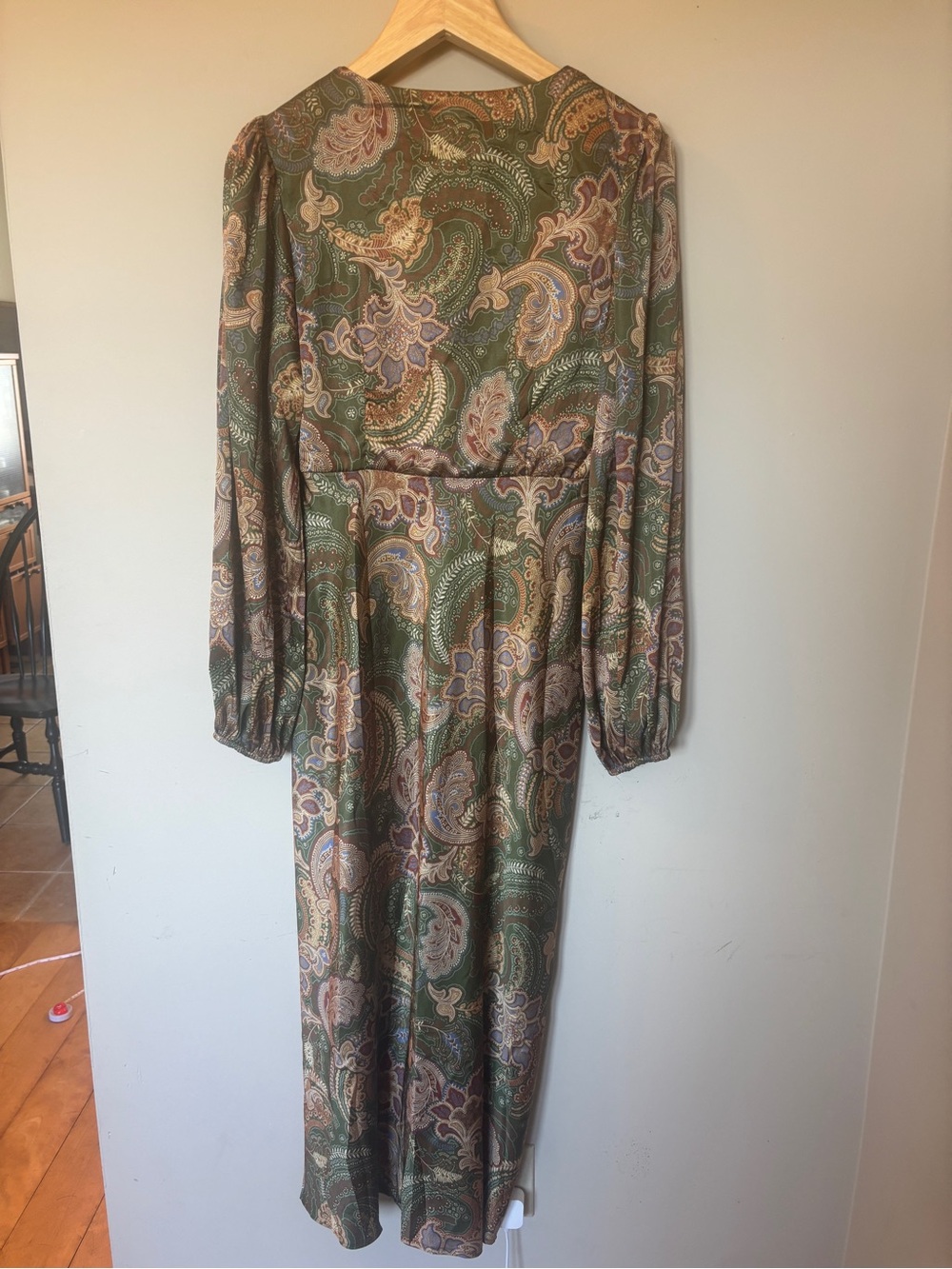Flying Tomato Green Paisley Satin V-Neck Midi Dress - Picture 2 of 7